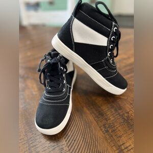 BILLY Footwear - BILLY Street Short Wrap - Kids Size 2M - Pre-Loved